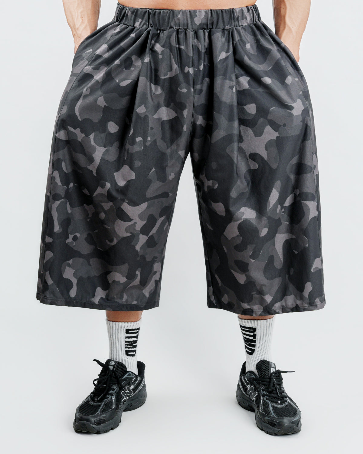 Bermuda Balloon Pants (Black Camo)