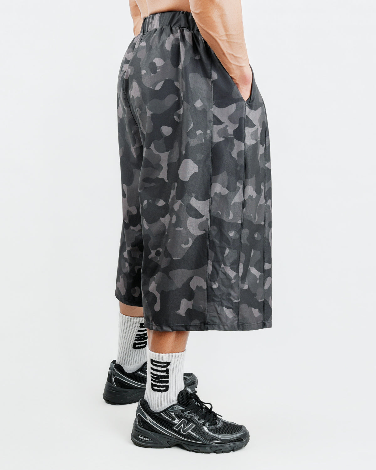 Bermuda Balloon Pants (Black Camo)