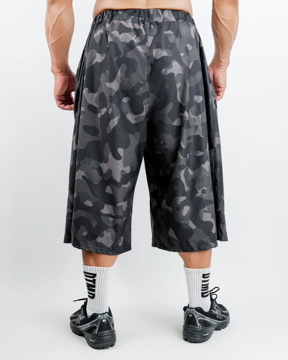 Bermuda Balloon Pants (Black Camo)